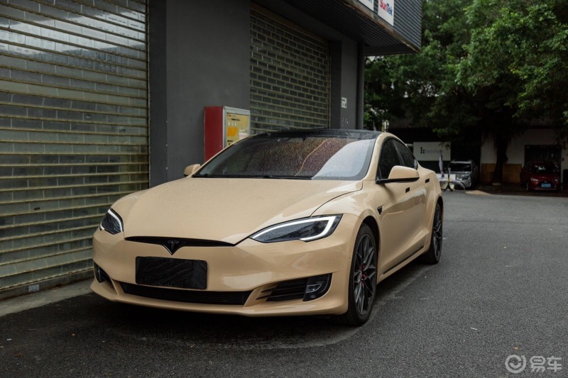 特斯拉models漆面奶咖