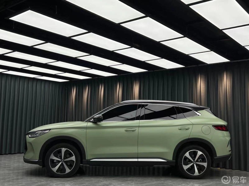 比亚迪宋plus改色陶瓷卡其绿