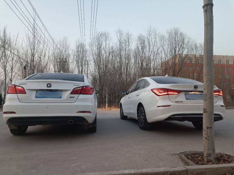 通过两台车的对比让我看到逸动的进步