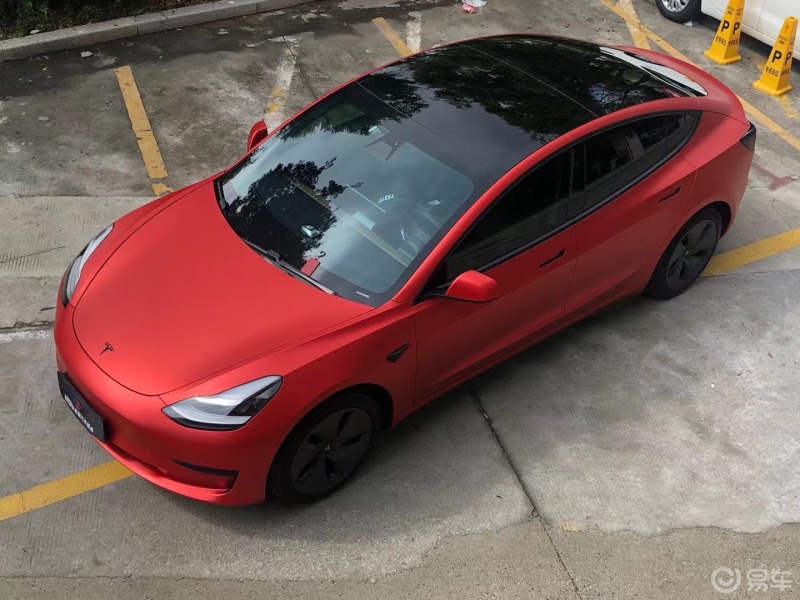 特斯拉model 3改色哑面金属电镀红