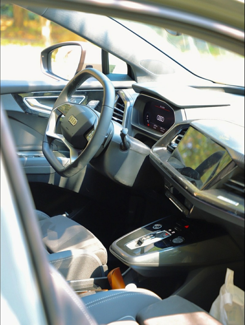 奥迪q4 e-tron精致阔绰内饰空间