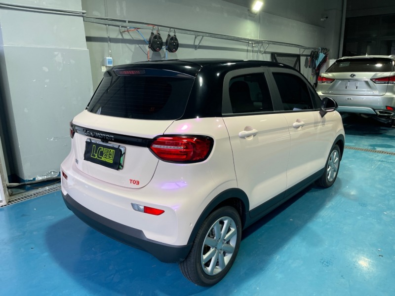 零跑t03改色梦幻双色粉99