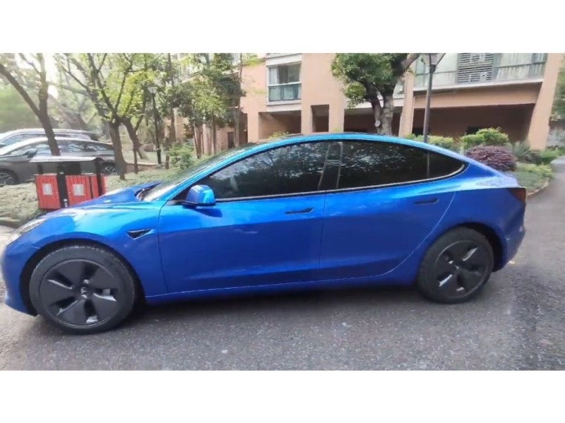 特斯拉model3 超亮金属深海蓝