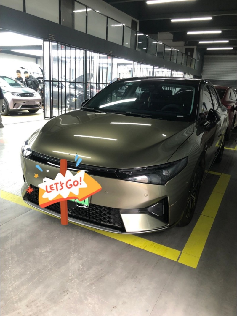 小鹏p5改色陶瓷军绿