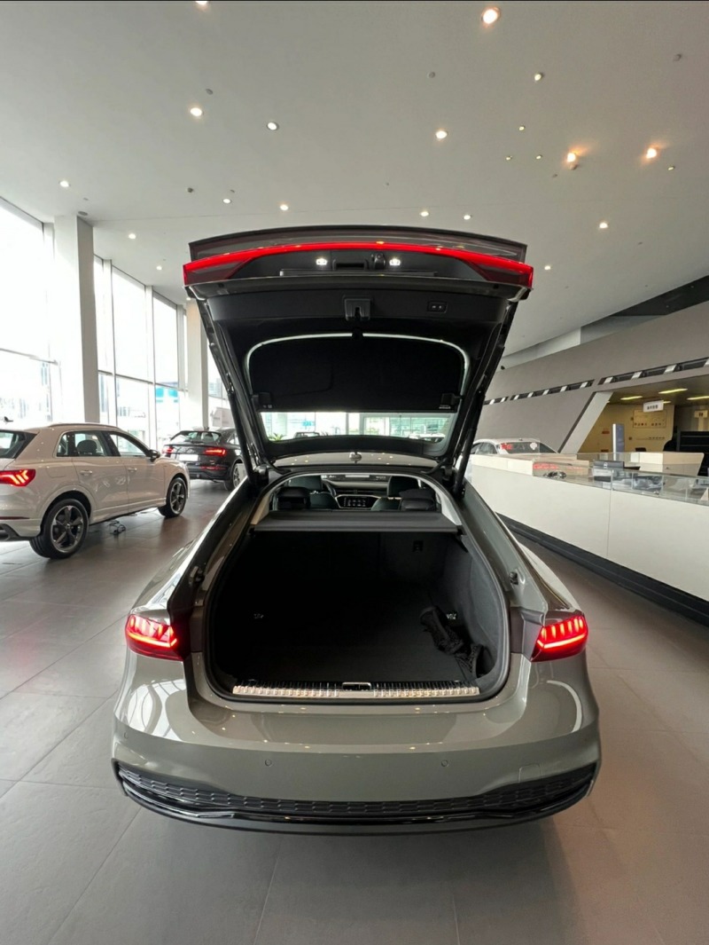 奥迪a7外观时尚运动后备箱空间大