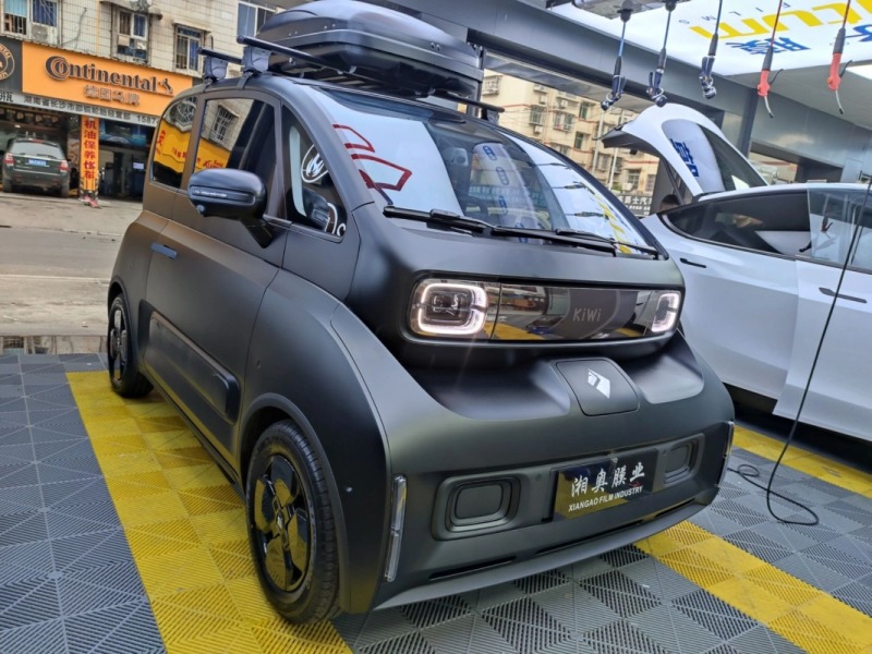 宝骏kiwi改色秃鹰绸缎黑98