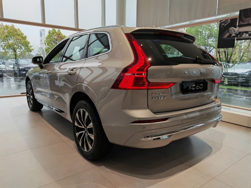 小伙都喜欢的,沃尔沃xc60晨光银