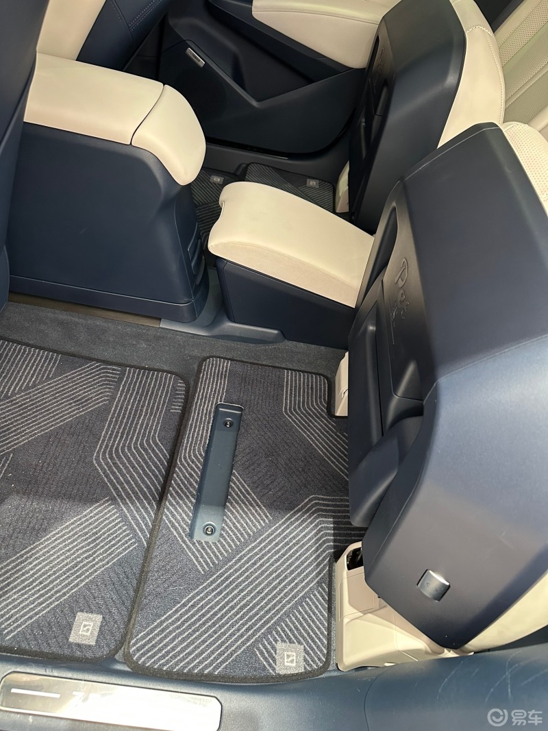 体验极氪x的零重力座椅