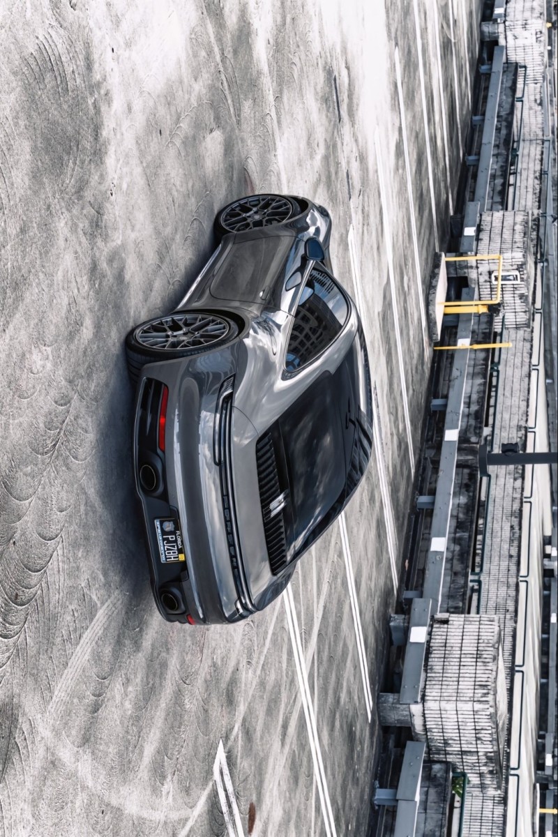 保时捷911 carrera玛瑙灰