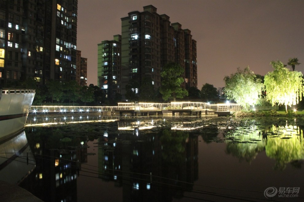 新手拍的一组小区夜景照片