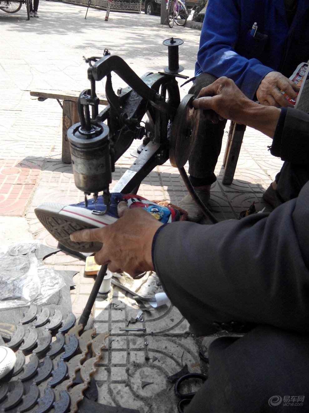 【原创首发】爱心一条街修鞋随拍