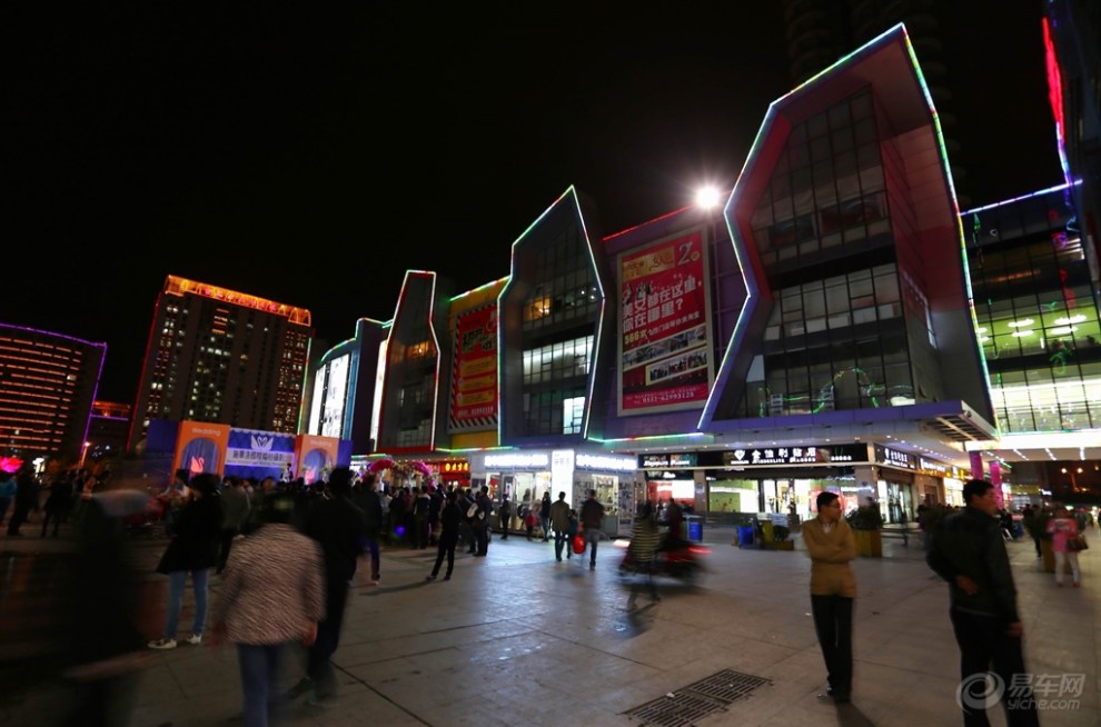 天鹅湖万达广场夜景