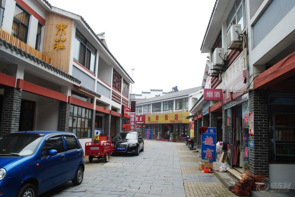 出昭忠祠走起中庙街道赏花行入饭店