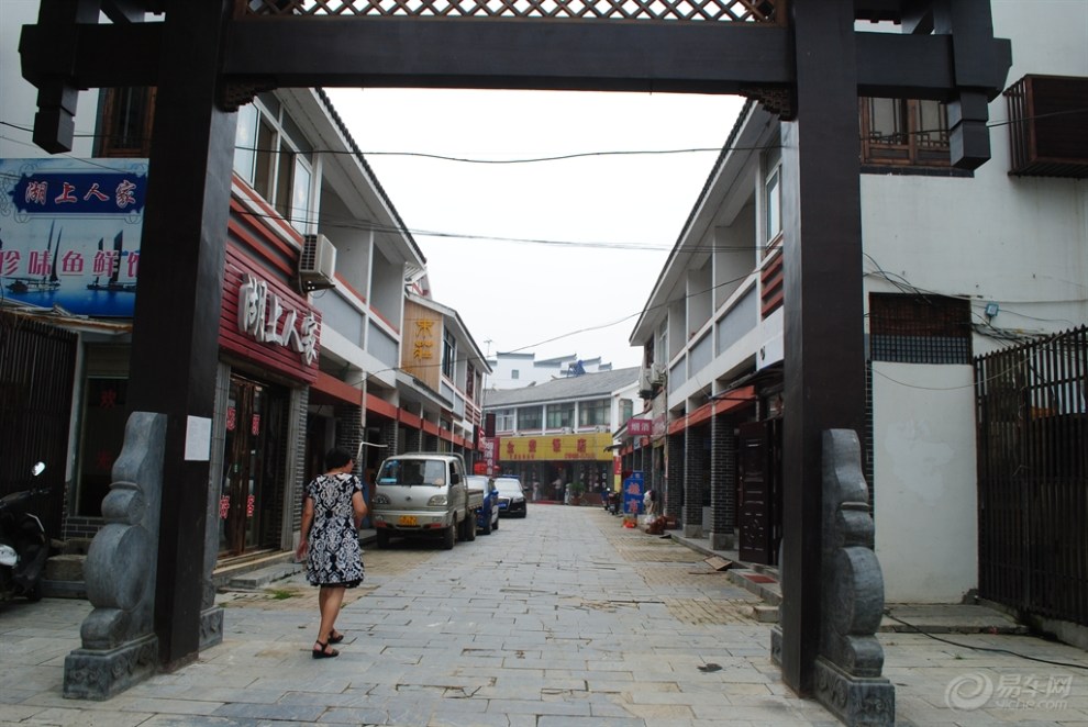 出昭忠祠走起中庙街道赏花行入饭店