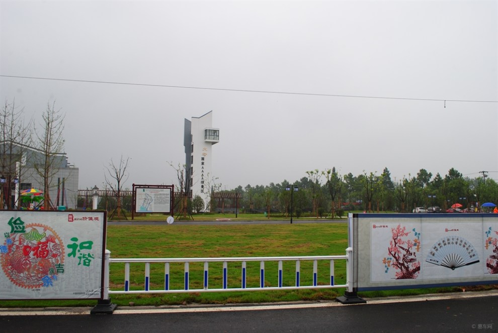 到达大圩镇江淮车队进停车场向葡萄园进发