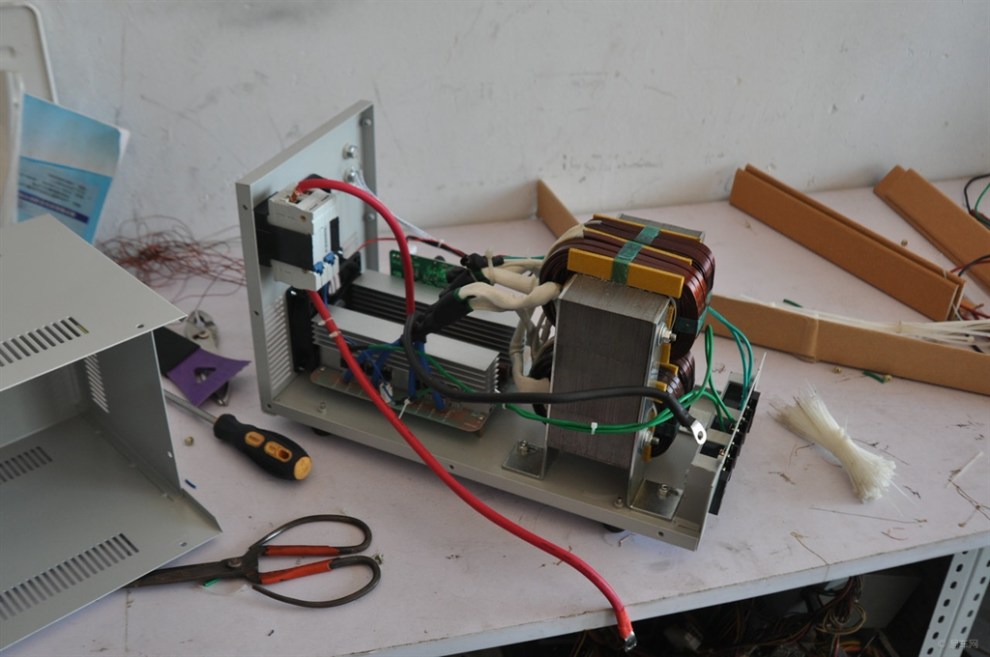 逆变器那点事之——论坛车友来安装逆变器