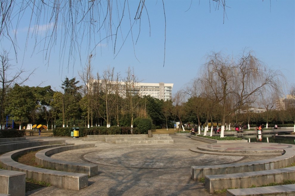 周末游南充市人民广场