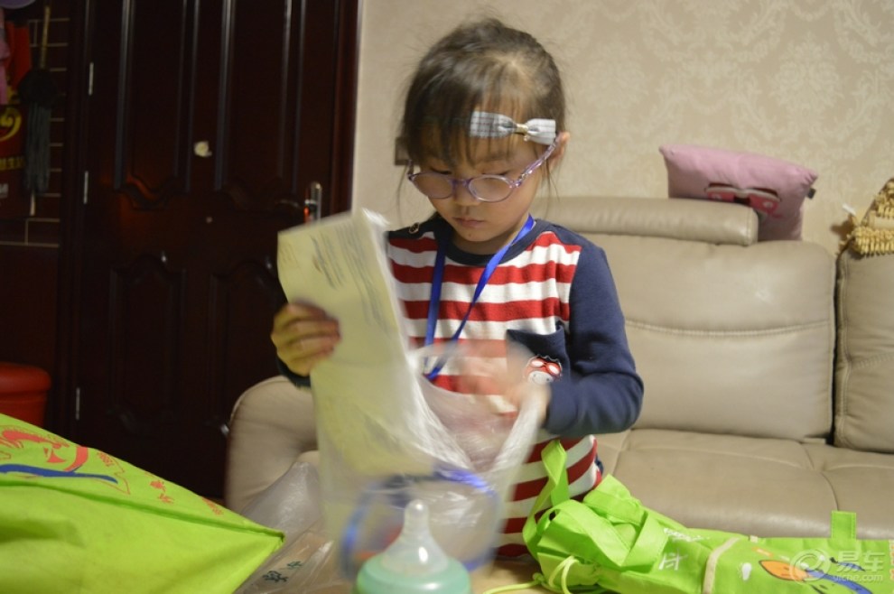 【超宝随手拍】宝贝装东西