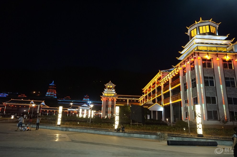 南泉山文化广场夜景(上)