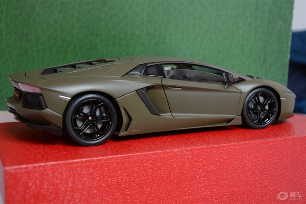 蘭博基尼 aventador lp700-4