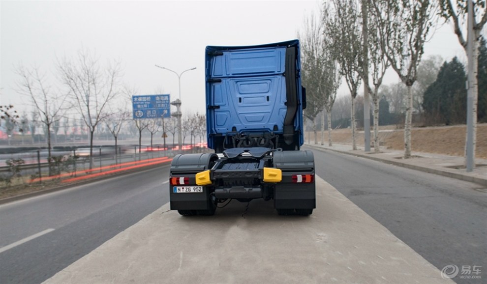 1:18 奔驰 benz actros fh25 拖头