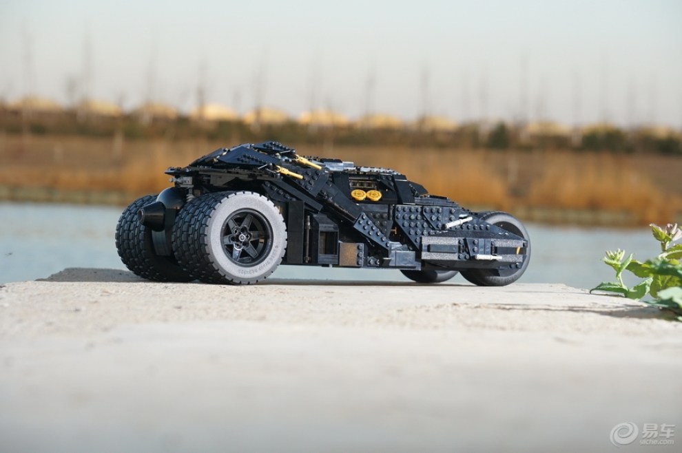 "复刻传奇"——蝙蝠车 lego 76023