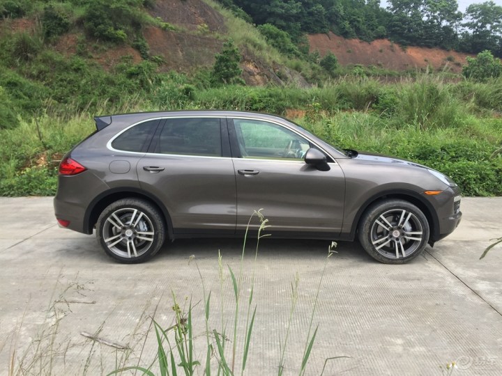 保时捷卡宴4.8s.土豪金色米内,.