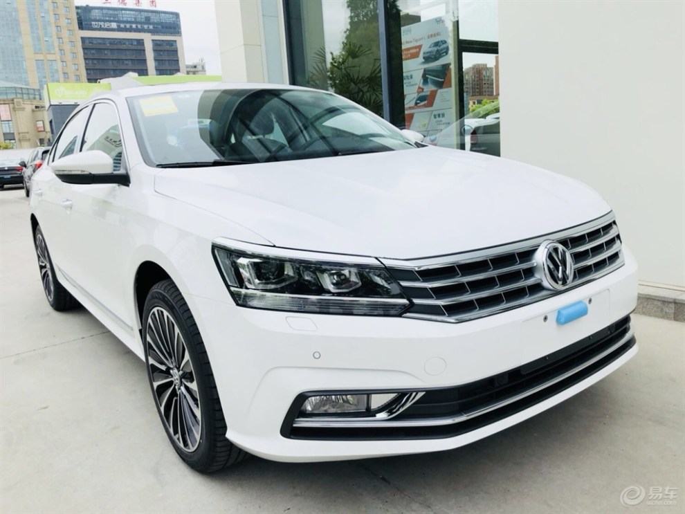 一个缘分的开始~优雅的白色帕萨特提车