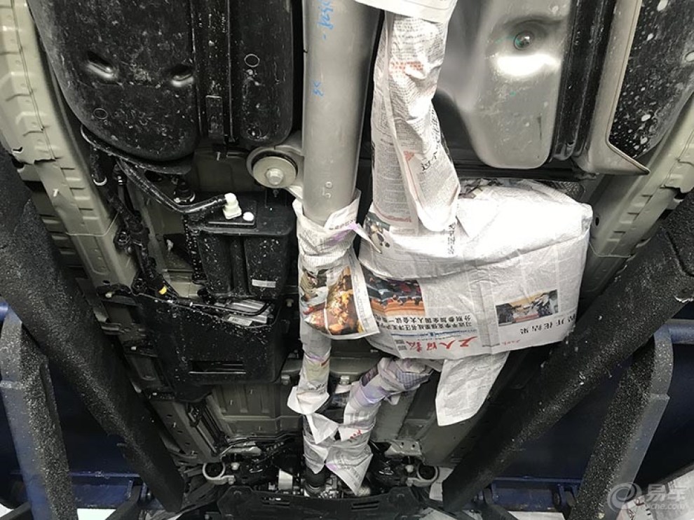 雪佛兰探界者施工汉高底盘装甲,铁皮全部裸露在外!