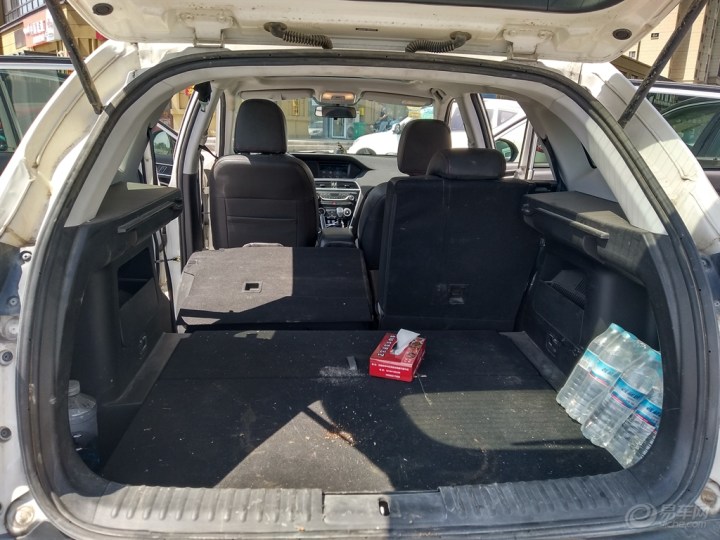 这空间你们说说大不大,除了上班我还拉货用.