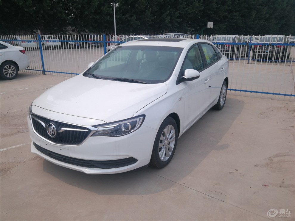 白色的英朗.很不错!