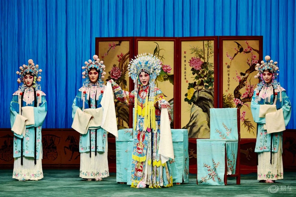 河南省京剧艺术中心来津交流演出京剧《状元媒》剧照