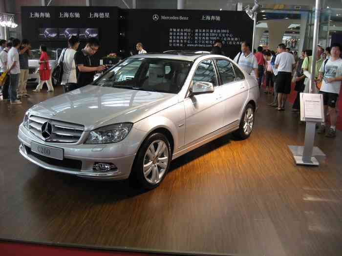 传统的奔驰,宝马先来点