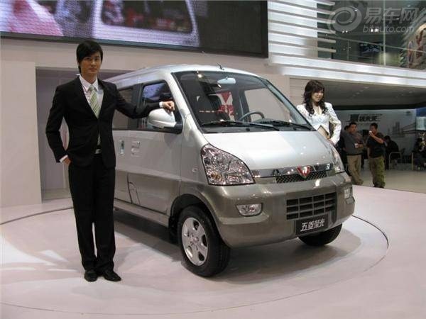 车展上的五菱荣光