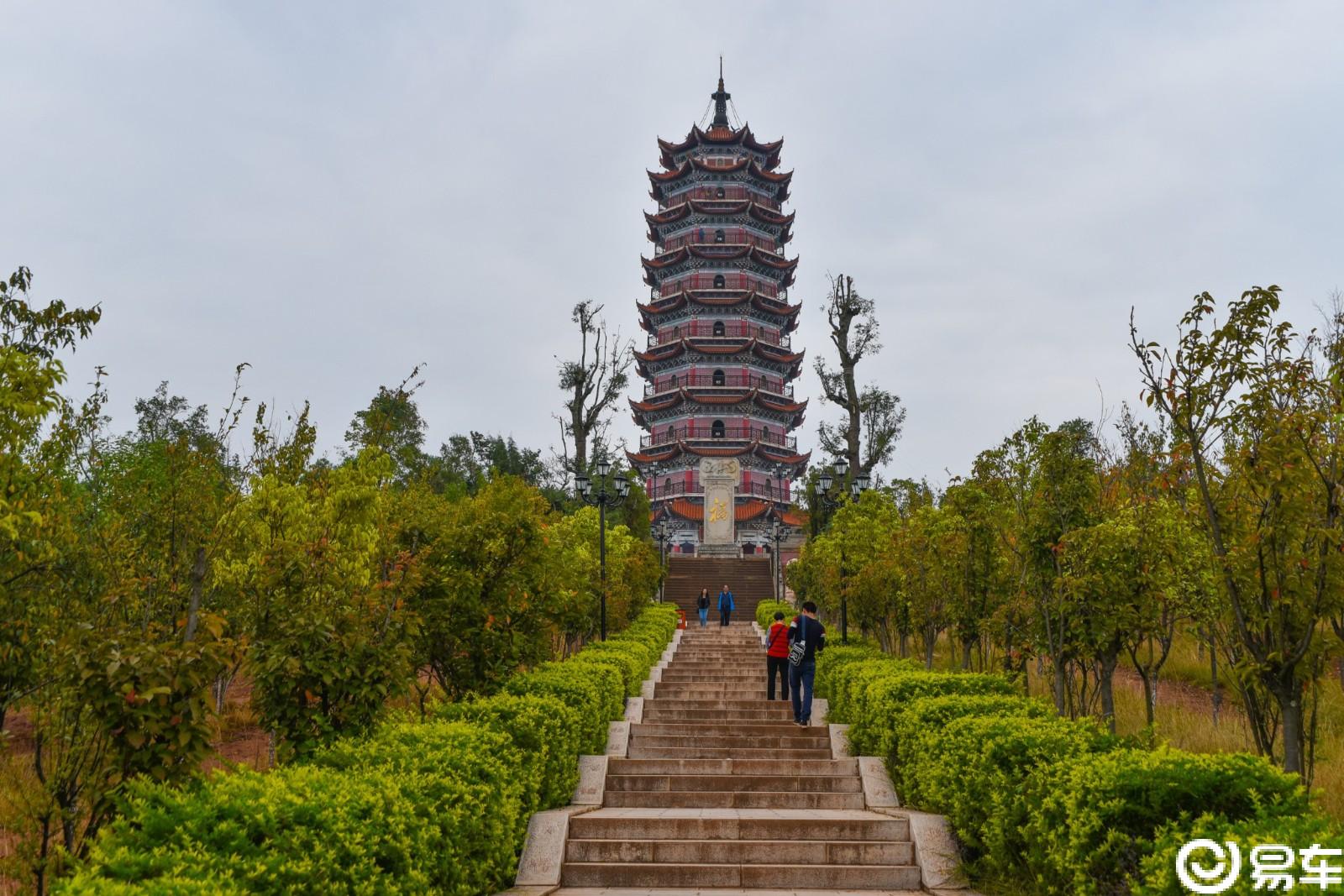 中国第一福塔——楚雄福塔公园