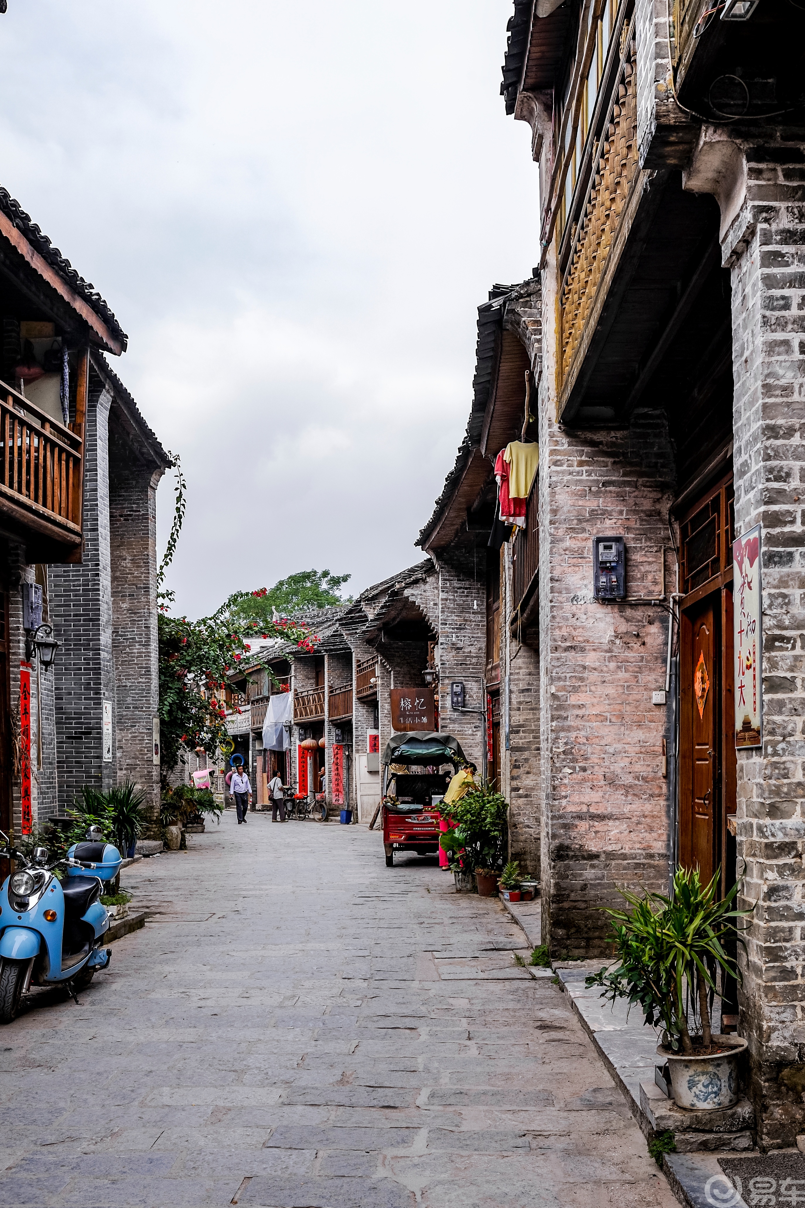 漓江边上的古镇兴坪古镇