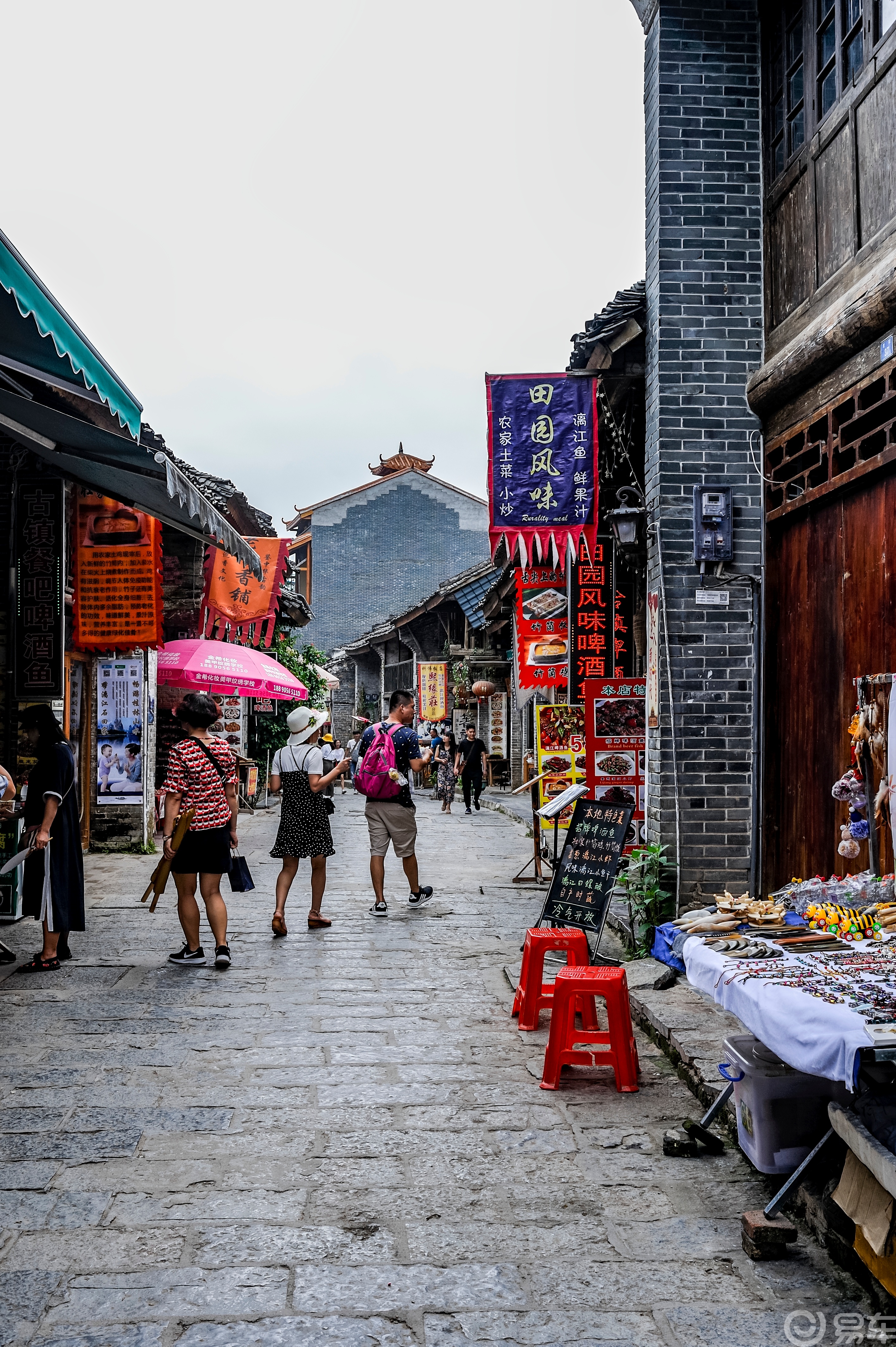 漓江边上的古镇兴坪古镇