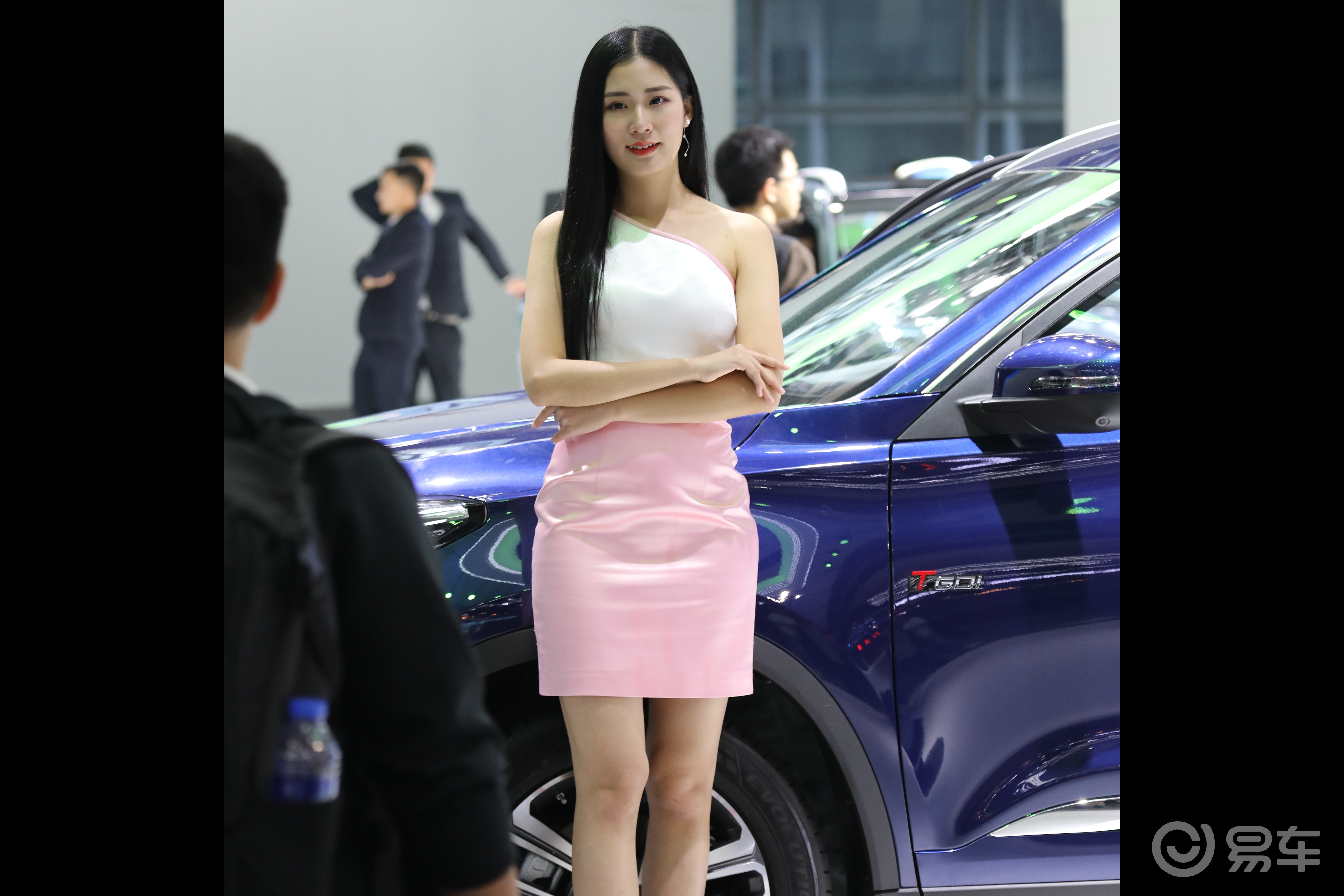 广州车展观展美女前台与车模